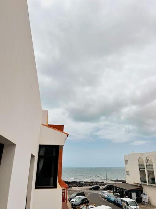 Oceano Azul Luminoso 50 Metros Del Mar En Centro Apartman Corralejo Kültér fotó