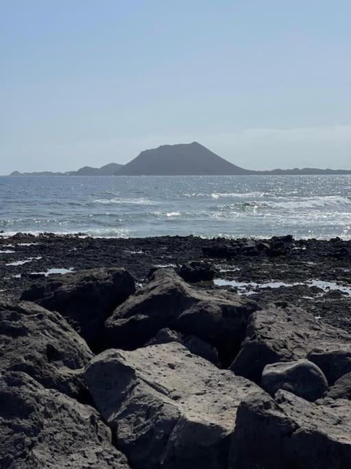 Oceano Azul Luminoso 50 Metros Del Mar En Centro Apartman Corralejo Kültér fotó