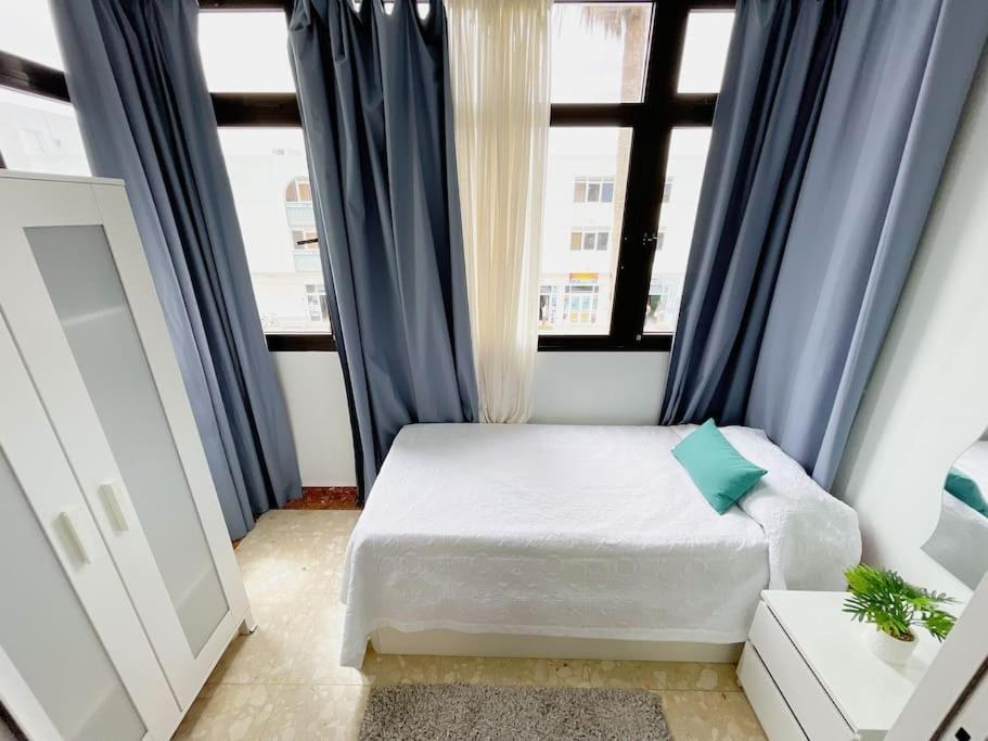 Oceano Azul Luminoso 50 Metros Del Mar En Centro Apartman Corralejo Kültér fotó